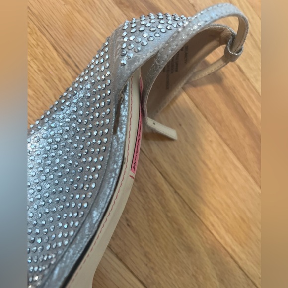 BETSEY JOHNSON DELANCYY SILVER WEDGE SANDALS IN SIZE 7 - Picture 10 of 12